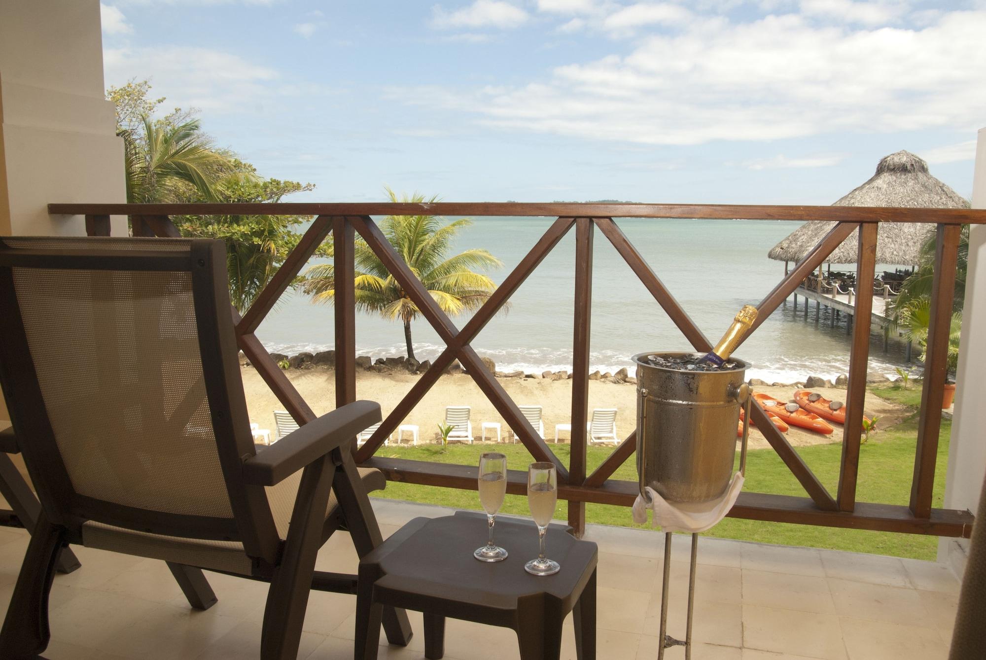 Playa Tortuga Hotel And Beach Resort โบกัสทาวน์ ภายนอก รูปภาพ