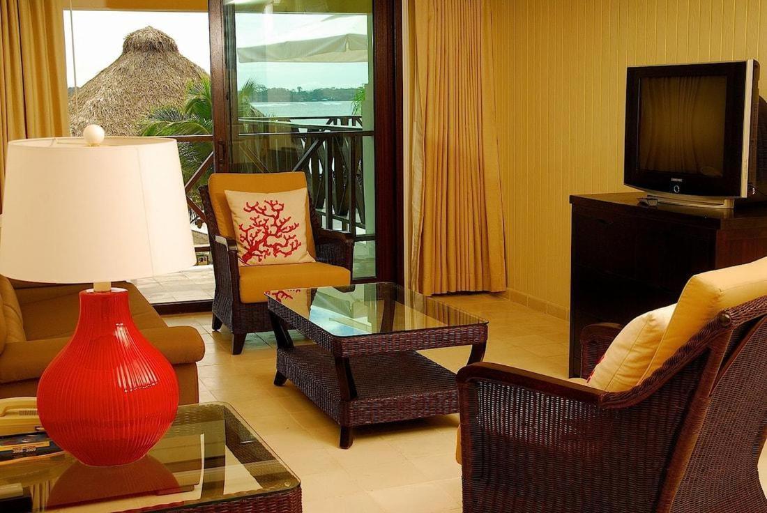 Playa Tortuga Hotel And Beach Resort โบกัสทาวน์ ภายนอก รูปภาพ