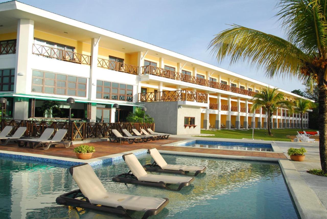 Playa Tortuga Hotel And Beach Resort โบกัสทาวน์ ภายนอก รูปภาพ